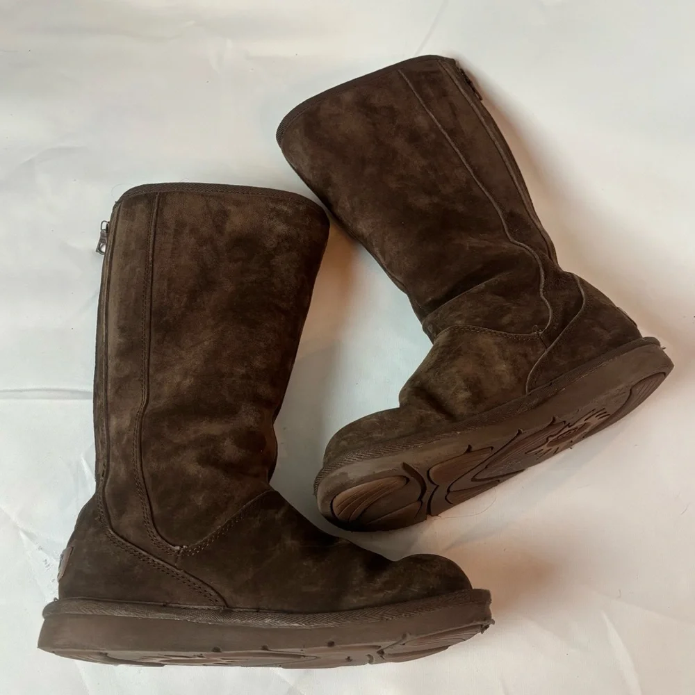 UGG AUSTRALIA Women's 7 Dark Brown 5119 Suede Knightsbridge Tall Back Zip Boots